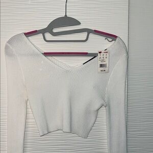 NWT White Ribbed Knit V-Neck Crop Top